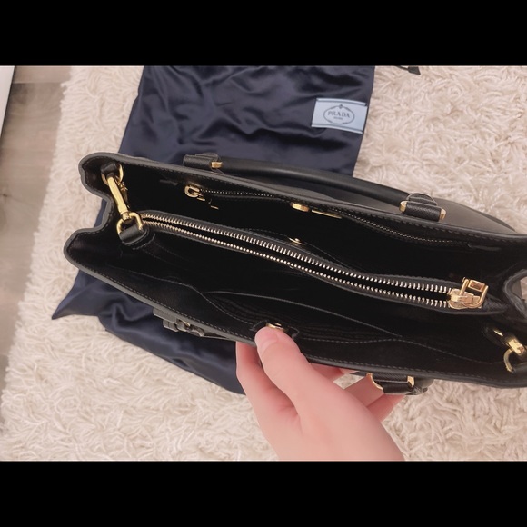 Prada Saffiano Purse in Black - Picture 4 of 6